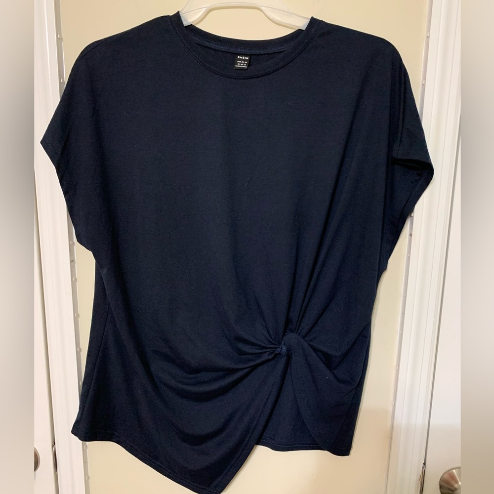 NWOT SHEIN XL tshirt- tied bottom